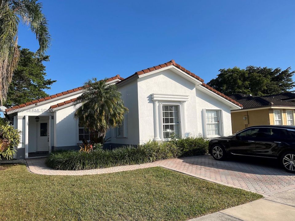 For Sale: $549,000 (3 beds, 2 baths, 1723 Square Feet)