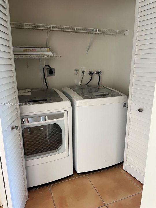 For Sale: $549,000 (3 beds, 2 baths, 1723 Square Feet)