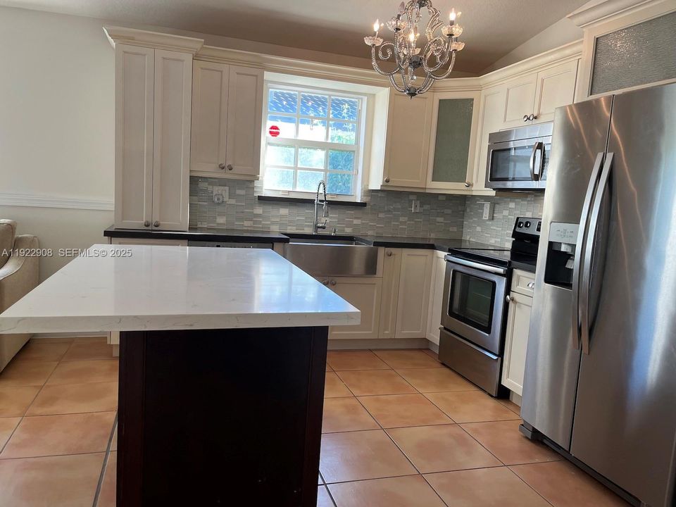 For Sale: $549,000 (3 beds, 2 baths, 1723 Square Feet)