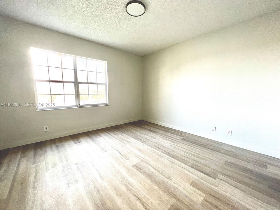 For Rent: $3,550 (3 beds, 2 baths, 1469 Square Feet)