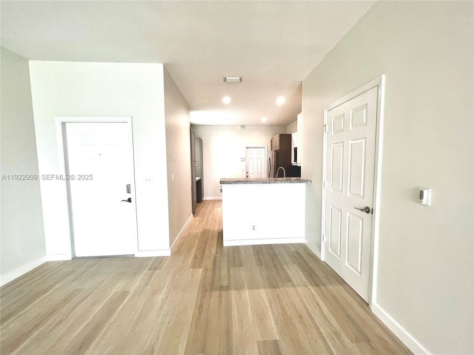 For Rent: $3,550 (3 beds, 2 baths, 1469 Square Feet)