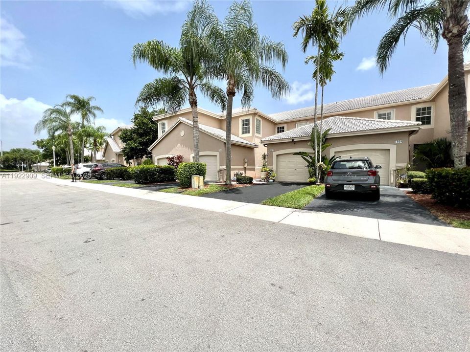 For Rent: $3,550 (3 beds, 2 baths, 1469 Square Feet)