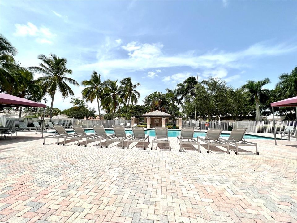 For Rent: $3,550 (3 beds, 2 baths, 1469 Square Feet)