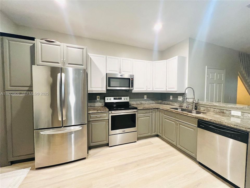 For Rent: $3,550 (3 beds, 2 baths, 1469 Square Feet)