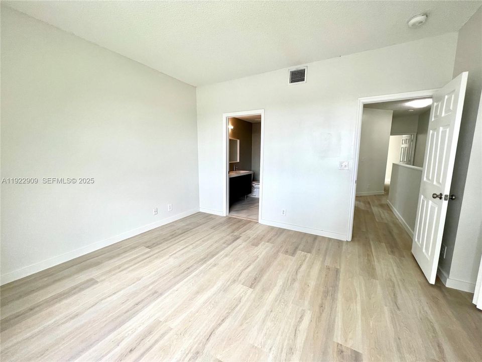 For Rent: $3,550 (3 beds, 2 baths, 1469 Square Feet)