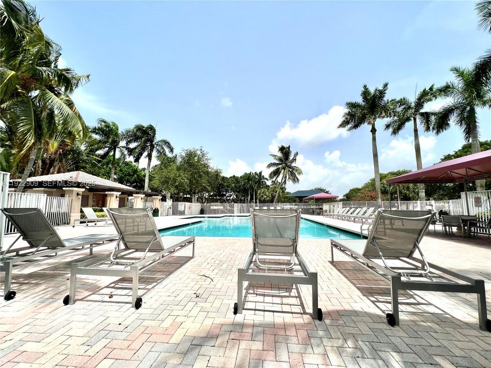 For Rent: $3,550 (3 beds, 2 baths, 1469 Square Feet)