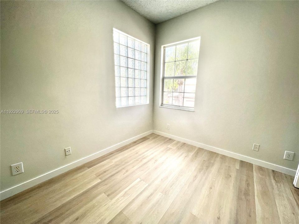 For Rent: $3,550 (3 beds, 2 baths, 1469 Square Feet)