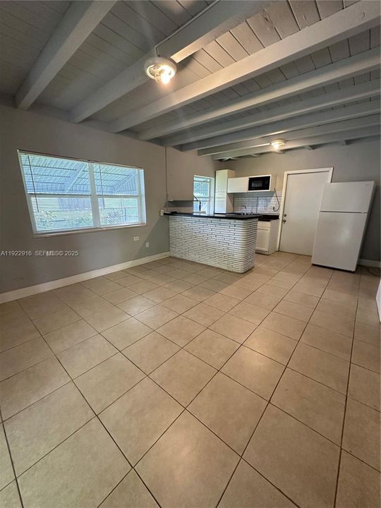 待售: $350,000 (3 贝兹, 2 浴室, 1071 平方英尺)