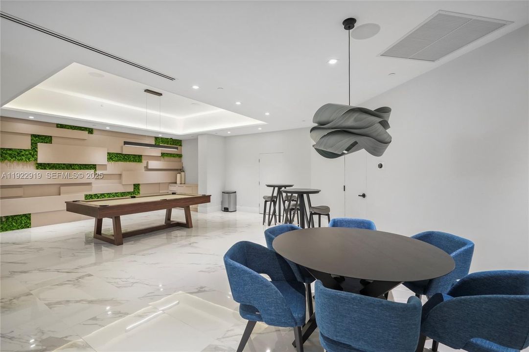 For Rent: $6,500 (3 beds, 2 baths, 1880 Square Feet)