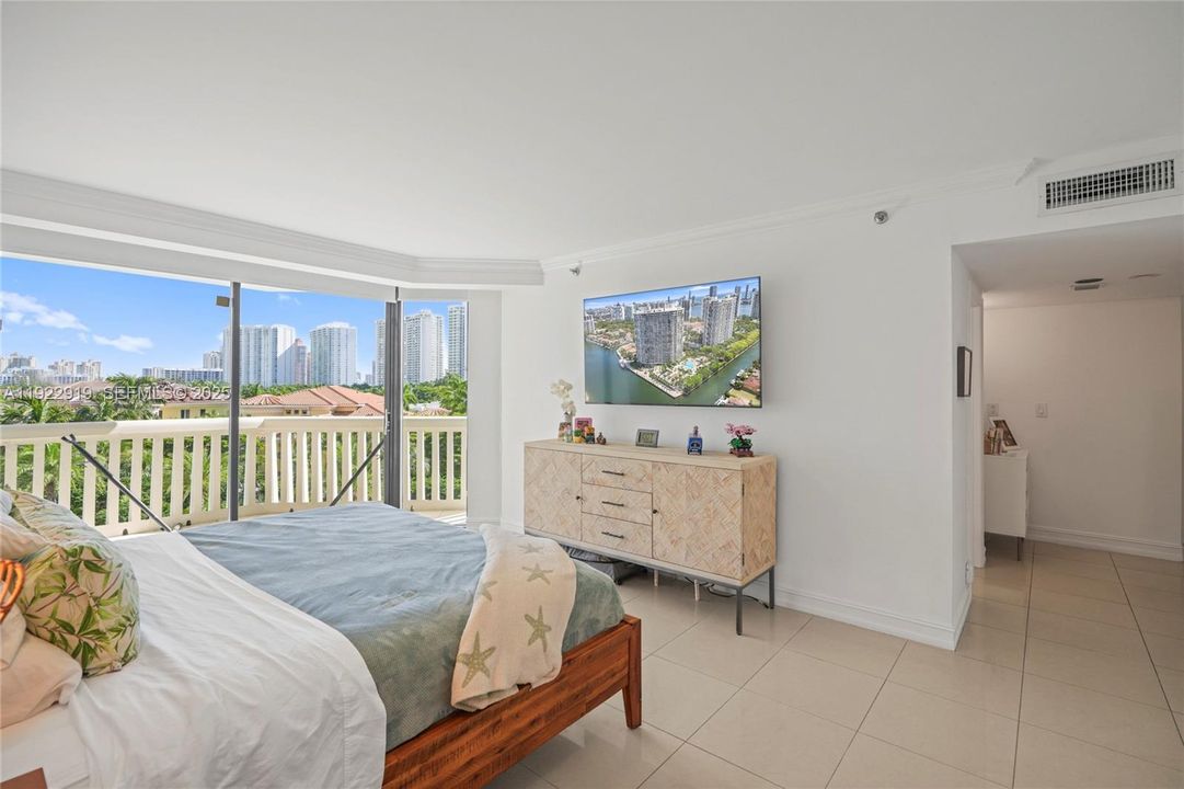 For Rent: $6,500 (3 beds, 2 baths, 1880 Square Feet)