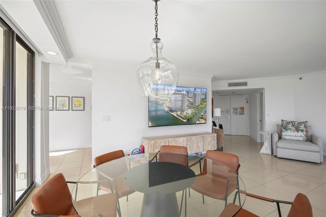 For Rent: $6,500 (3 beds, 2 baths, 1880 Square Feet)