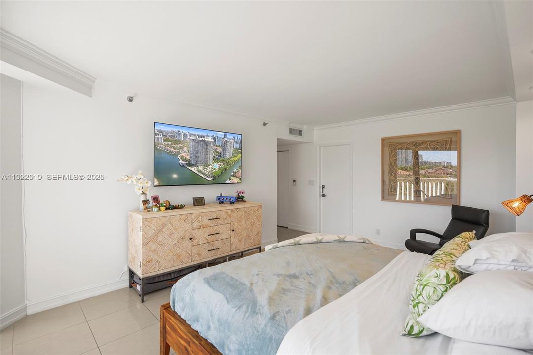 For Rent: $6,500 (3 beds, 2 baths, 1880 Square Feet)