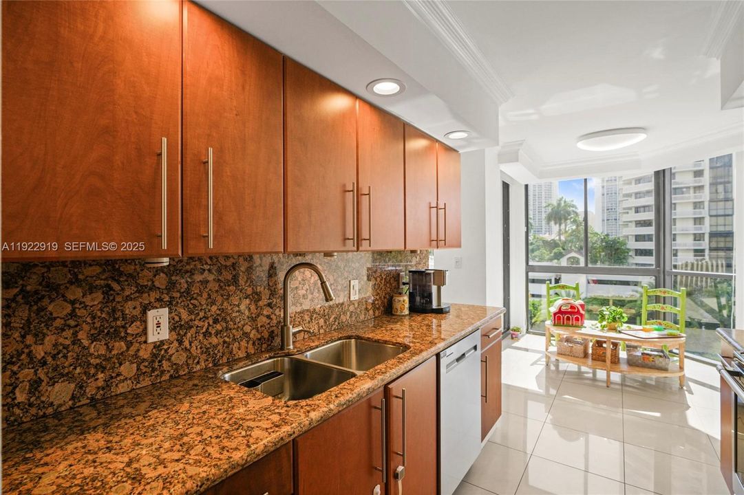 For Rent: $6,500 (3 beds, 2 baths, 1880 Square Feet)