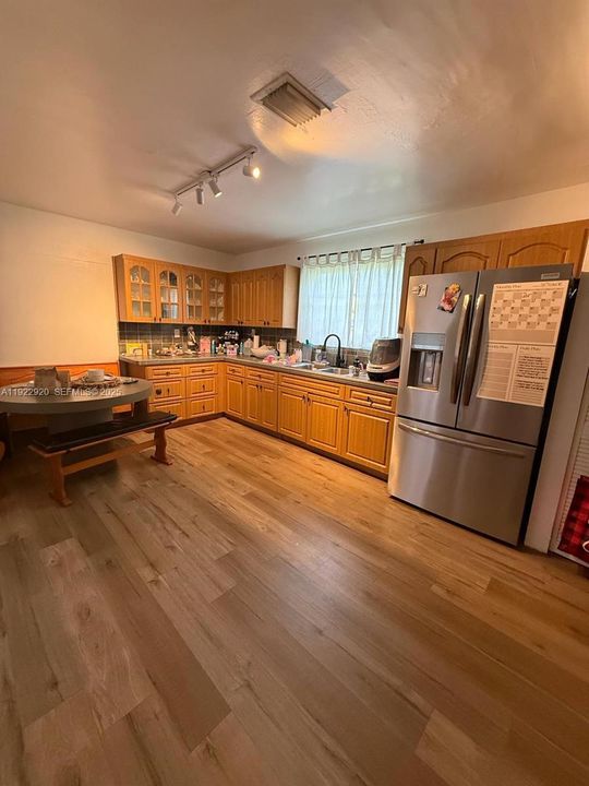 For Rent: $4,999 (3 beds, 2 baths, 2101 Square Feet)