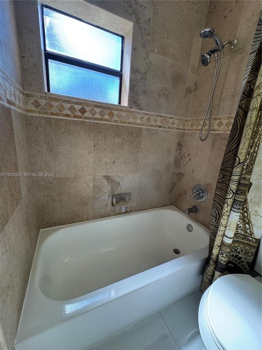 На продажу: $339,900 (3 спален, 2 ванн, 1093 Квадратных фут)