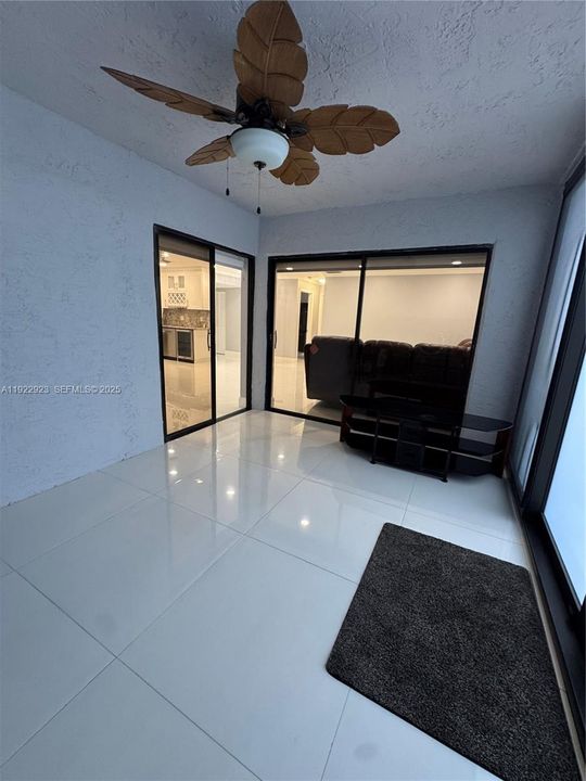 На продажу: $339,900 (3 спален, 2 ванн, 1093 Квадратных фут)