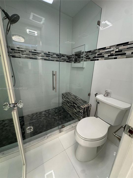 На продажу: $339,900 (3 спален, 2 ванн, 1093 Квадратных фут)