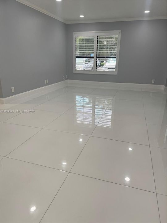 На продажу: $339,900 (3 спален, 2 ванн, 1093 Квадратных фут)