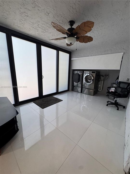 На продажу: $339,900 (3 спален, 2 ванн, 1093 Квадратных фут)