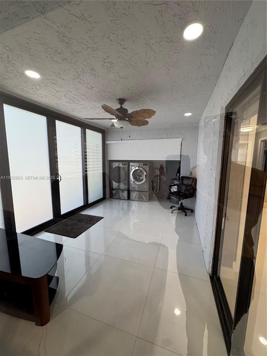 На продажу: $339,900 (3 спален, 2 ванн, 1093 Квадратных фут)