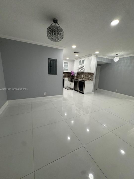 На продажу: $339,900 (3 спален, 2 ванн, 1093 Квадратных фут)