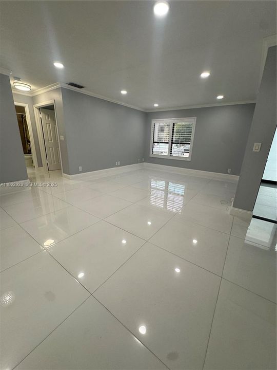 На продажу: $339,900 (3 спален, 2 ванн, 1093 Квадратных фут)