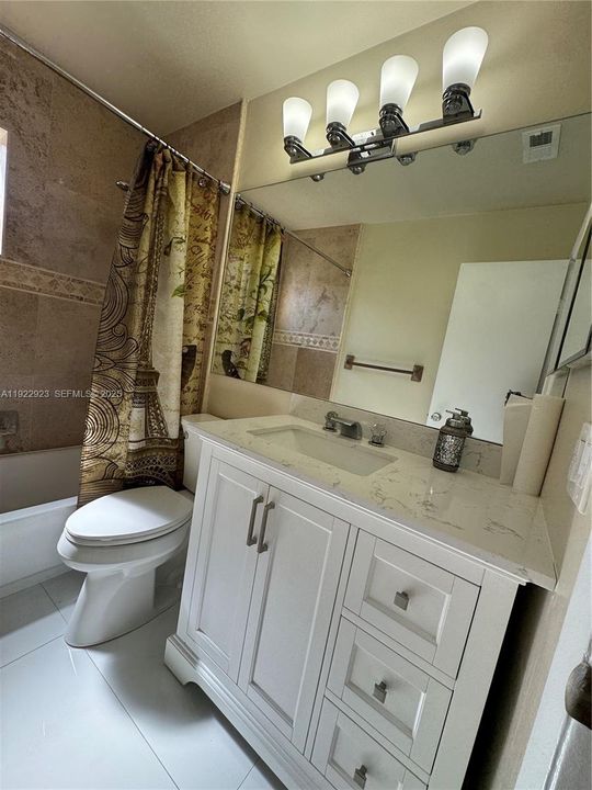 На продажу: $339,900 (3 спален, 2 ванн, 1093 Квадратных фут)