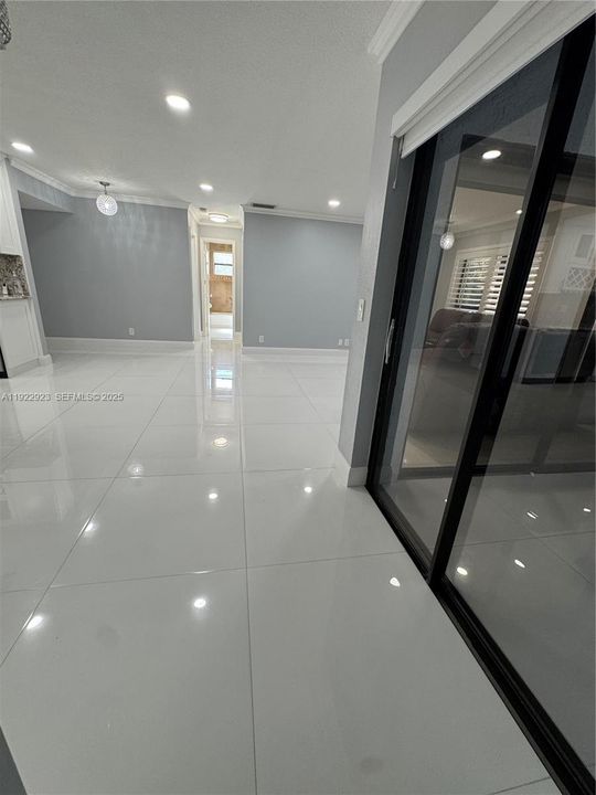 На продажу: $339,900 (3 спален, 2 ванн, 1093 Квадратных фут)