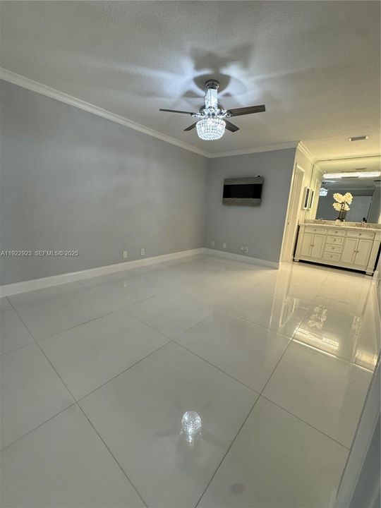 На продажу: $339,900 (3 спален, 2 ванн, 1093 Квадратных фут)