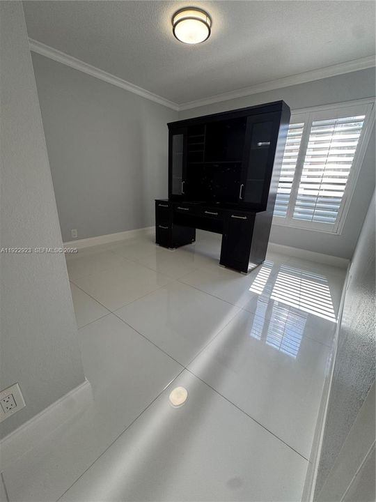 На продажу: $339,900 (3 спален, 2 ванн, 1093 Квадратных фут)