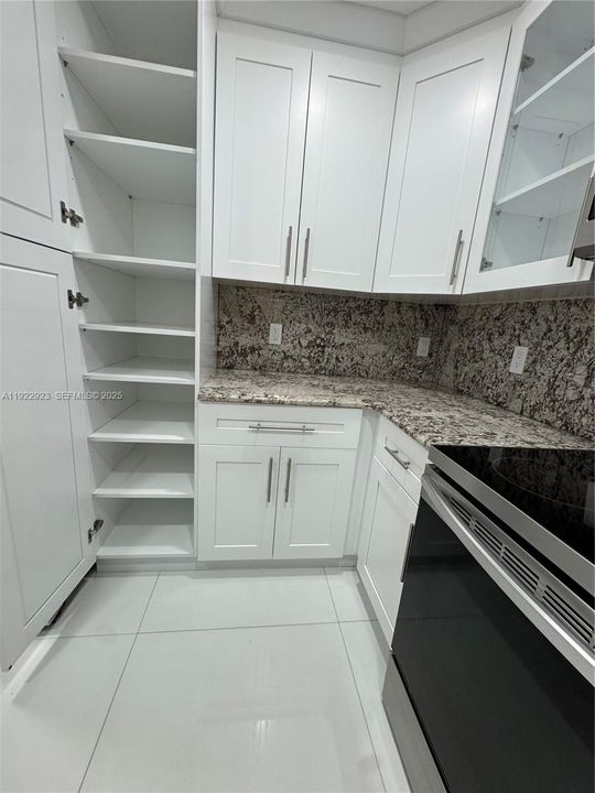 На продажу: $339,900 (3 спален, 2 ванн, 1093 Квадратных фут)