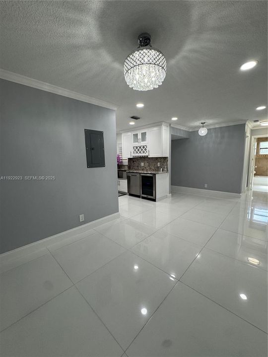 На продажу: $339,900 (3 спален, 2 ванн, 1093 Квадратных фут)