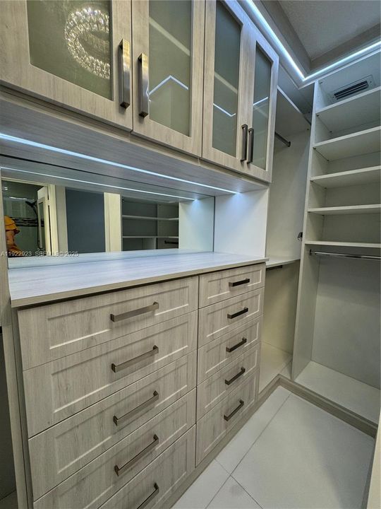 На продажу: $339,900 (3 спален, 2 ванн, 1093 Квадратных фут)