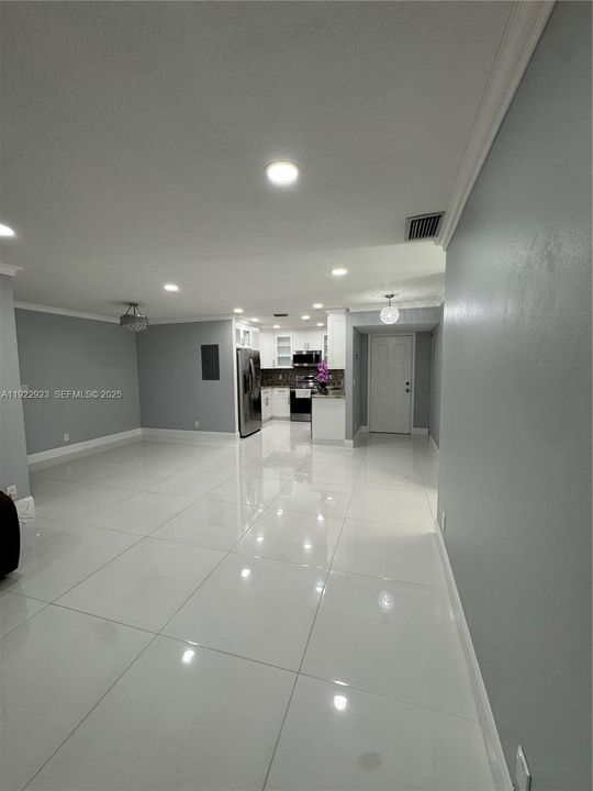 На продажу: $339,900 (3 спален, 2 ванн, 1093 Квадратных фут)