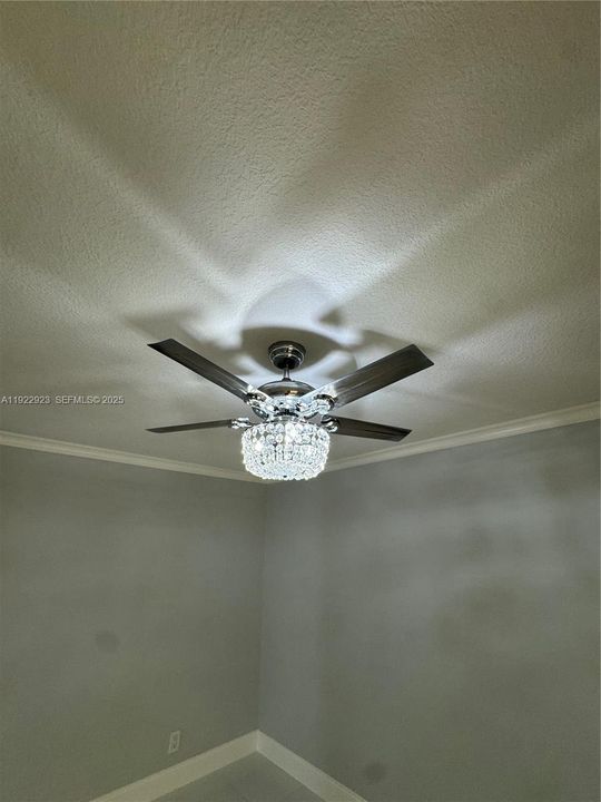 На продажу: $339,900 (3 спален, 2 ванн, 1093 Квадратных фут)