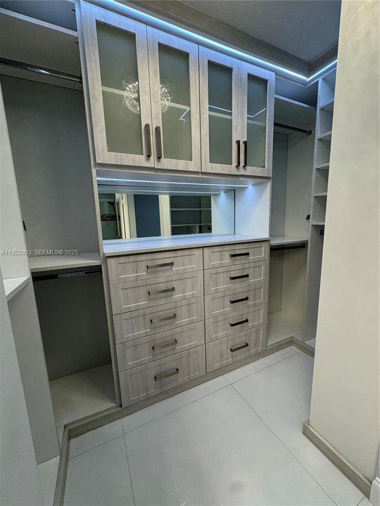 На продажу: $339,900 (3 спален, 2 ванн, 1093 Квадратных фут)