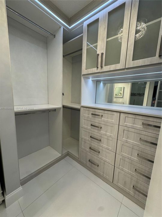 На продажу: $339,900 (3 спален, 2 ванн, 1093 Квадратных фут)