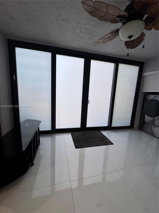 На продажу: $339,900 (3 спален, 2 ванн, 1093 Квадратных фут)