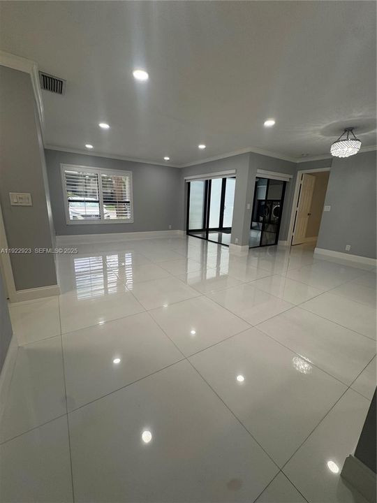 На продажу: $339,900 (3 спален, 2 ванн, 1093 Квадратных фут)