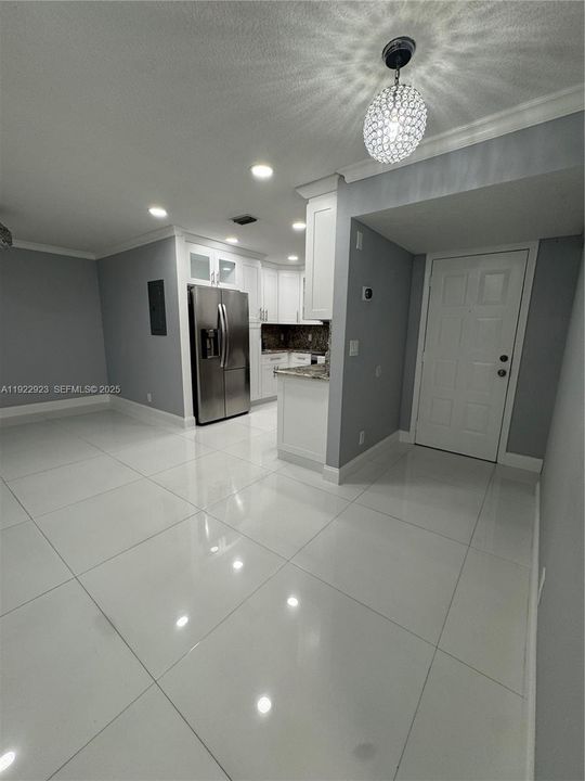 На продажу: $339,900 (3 спален, 2 ванн, 1093 Квадратных фут)