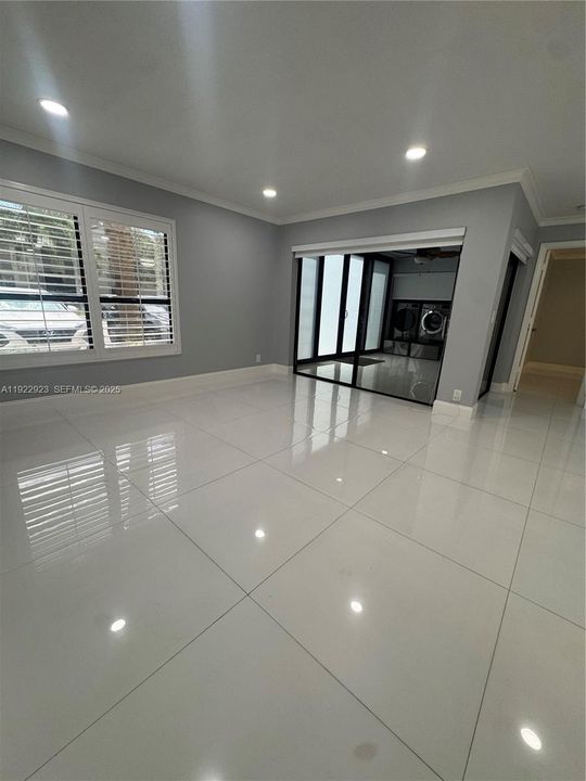 На продажу: $339,900 (3 спален, 2 ванн, 1093 Квадратных фут)