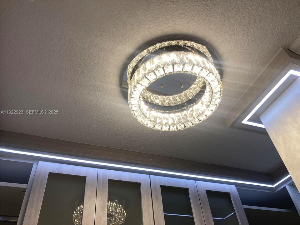 На продажу: $339,900 (3 спален, 2 ванн, 1093 Квадратных фут)