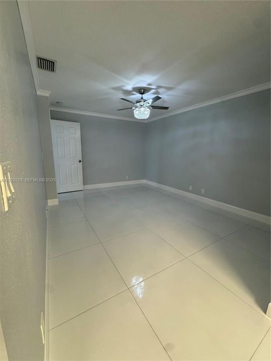 На продажу: $339,900 (3 спален, 2 ванн, 1093 Квадратных фут)