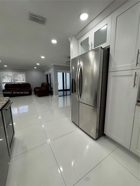 На продажу: $339,900 (3 спален, 2 ванн, 1093 Квадратных фут)