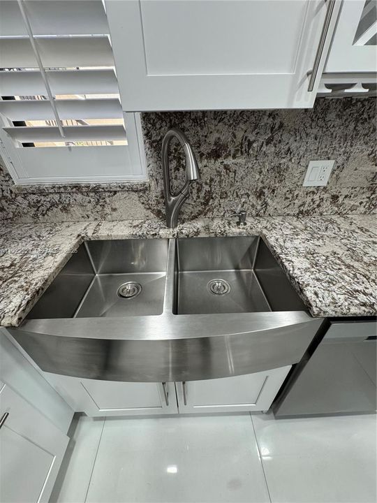 На продажу: $339,900 (3 спален, 2 ванн, 1093 Квадратных фут)