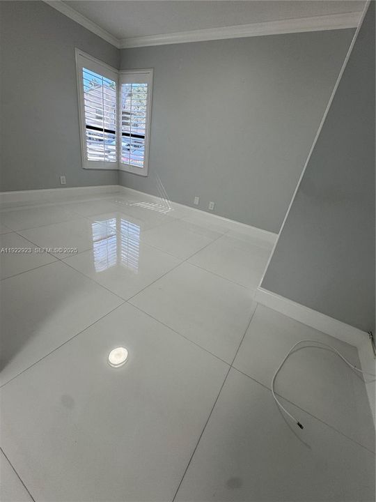 На продажу: $339,900 (3 спален, 2 ванн, 1093 Квадратных фут)