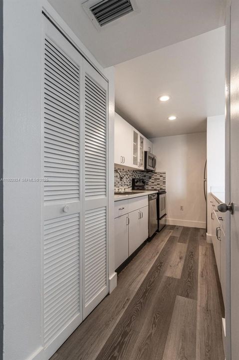 На продажу: $310,000 (2 спален, 2 ванн, 1083 Квадратных фут)