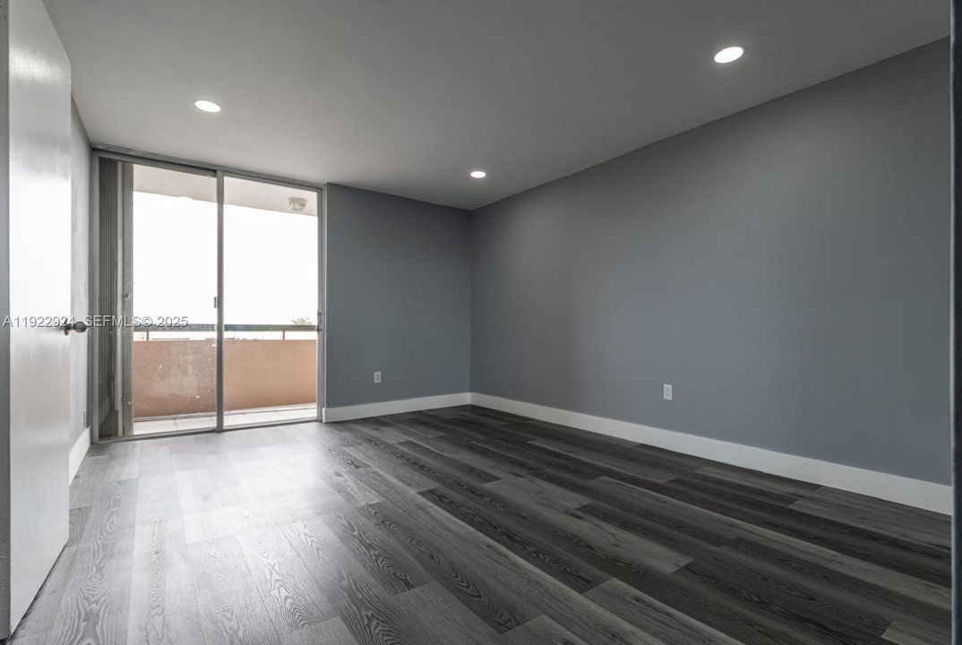 На продажу: $310,000 (2 спален, 2 ванн, 1083 Квадратных фут)