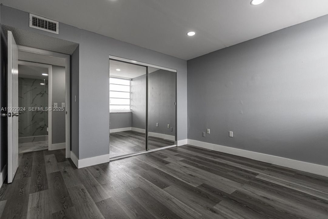 На продажу: $310,000 (2 спален, 2 ванн, 1083 Квадратных фут)