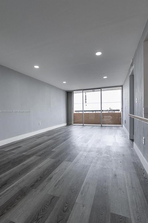 На продажу: $310,000 (2 спален, 2 ванн, 1083 Квадратных фут)